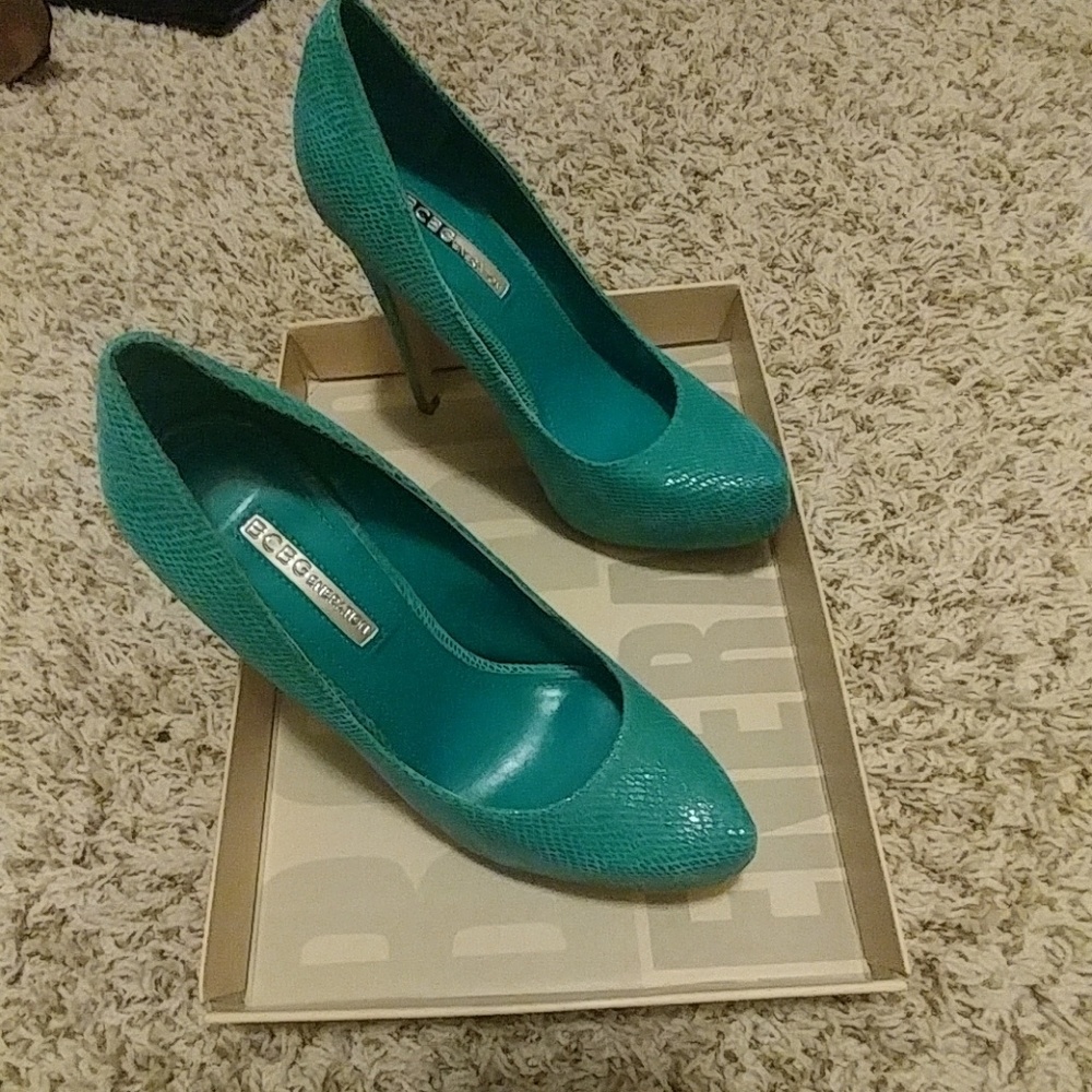 BCBG turquoise platform pumps